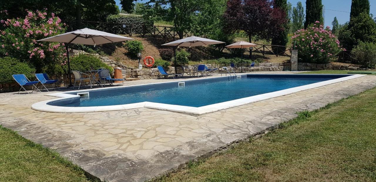 Case In Campagna Con Piscina A Тоди Экстерьер фото