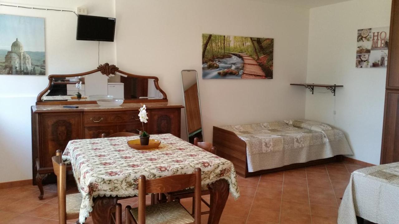 Case In Campagna Con Piscina A Тоди Экстерьер фото