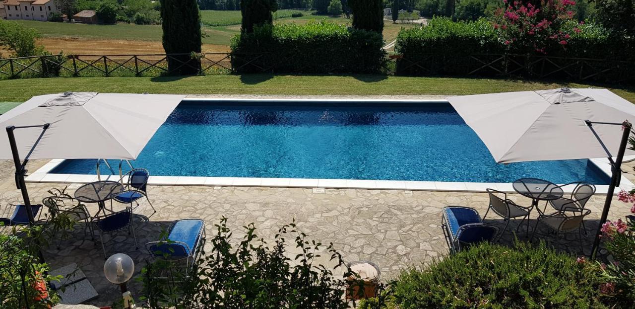 Case In Campagna Con Piscina A Тоди Экстерьер фото